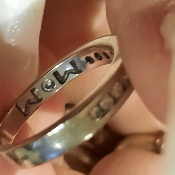 GENUINE SOLID 10K WHITE GOLD .35 CTTW "MOM" DIAMOND ๐ ANNIVERSARY BAND RING 6 - Picture 7 of 10